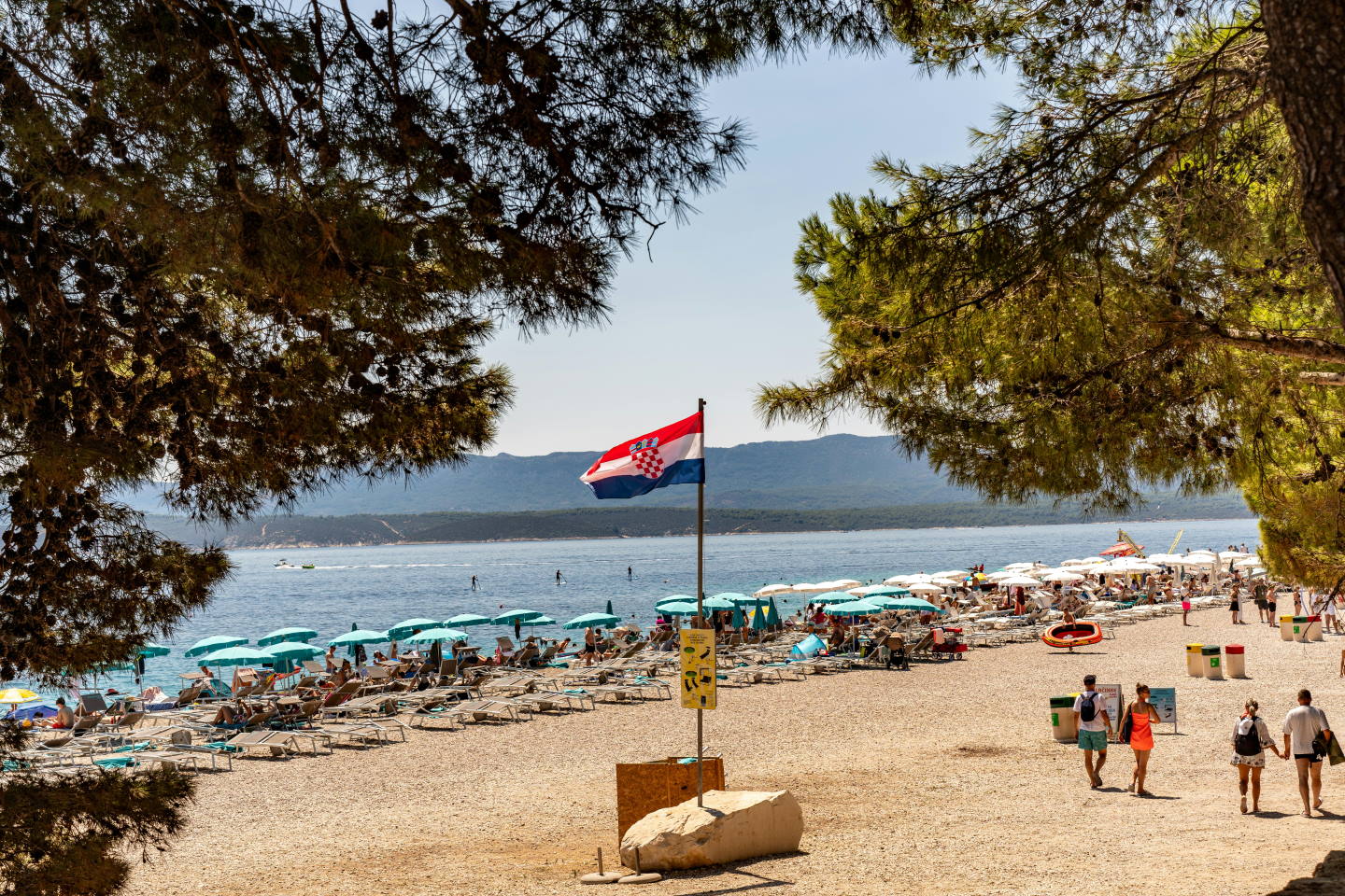 Posledice množičnega turizma: Izgublja Hrvaška svoje najlepše plaže?