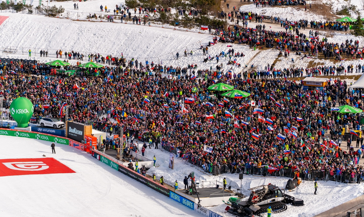Ekipna tekma v Planici: Slovenski orli ostali brez stopničk