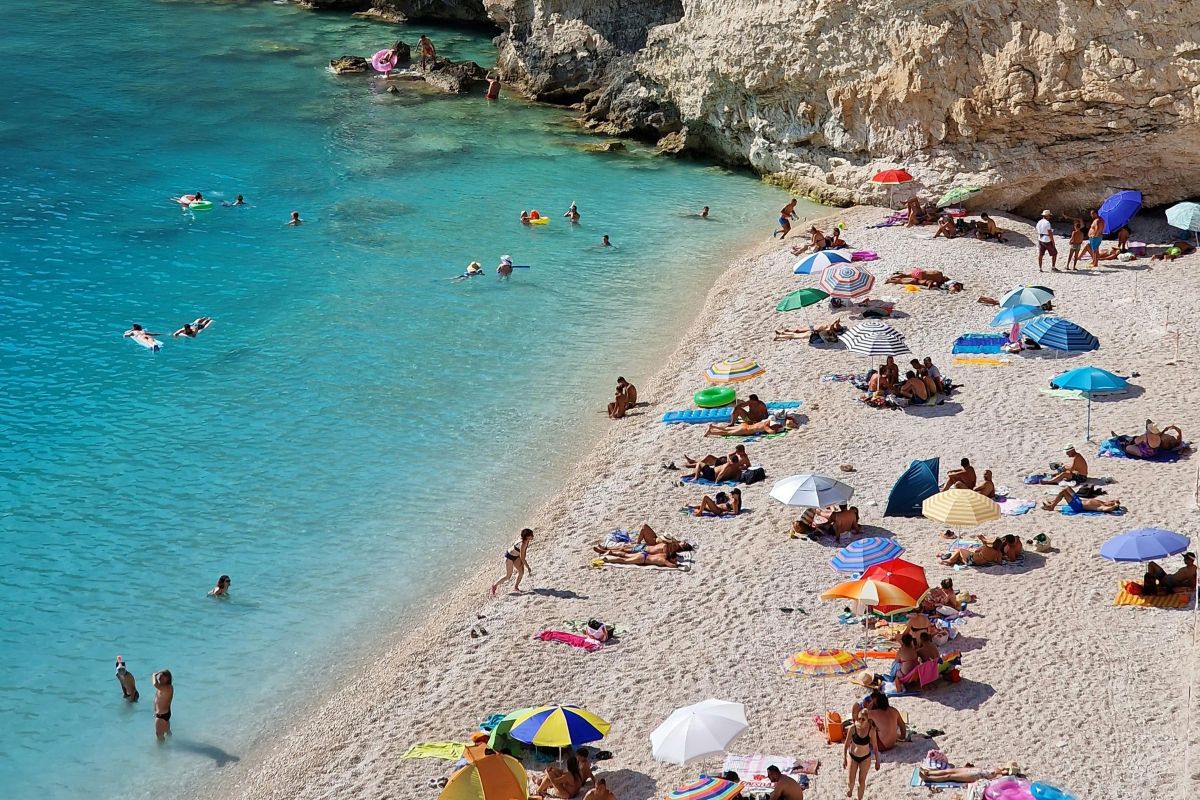 Konec polaganja brisač na plaži: "Rezervacija" mesta vas lahko stane do 60.000 evrov