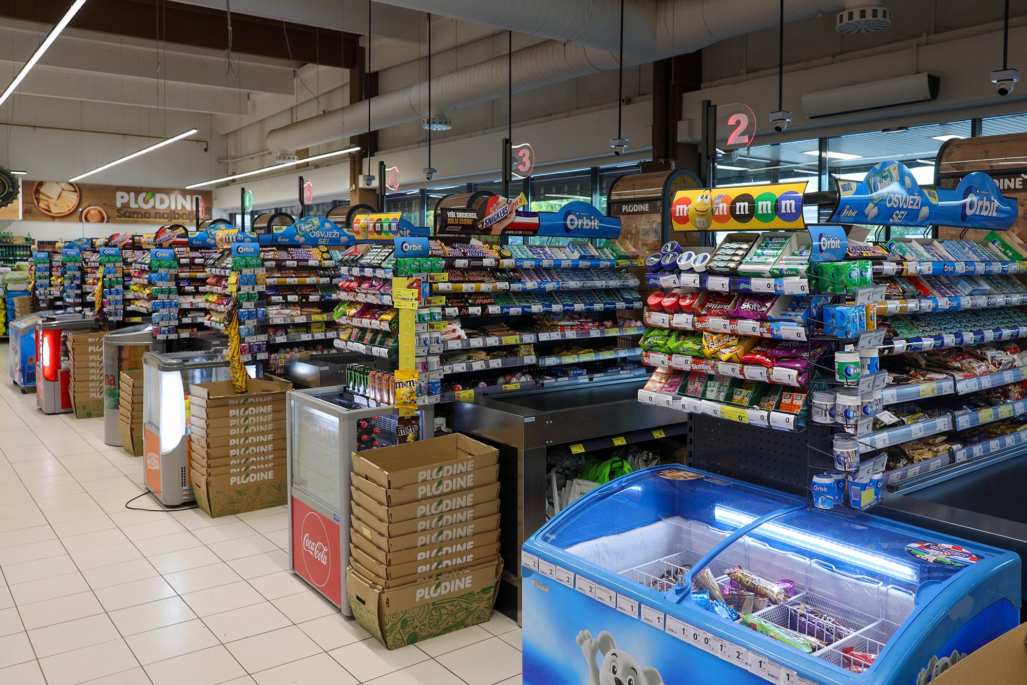 Vlada blokirala visoke cene kruha, mleka, mesa, kislih kumaric ... (Tako za svoje državljane skrbijo na Hrvaškem)