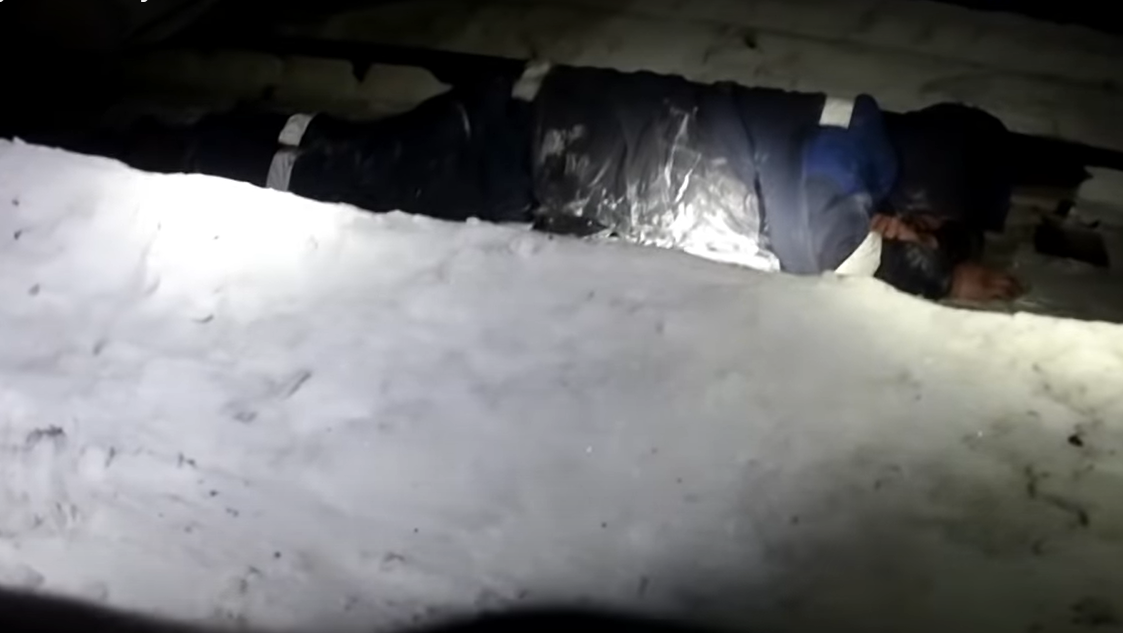 VIDEO: Zaspal na tirnicah, povozil ga je vlak, nadaljevanje neverjetno