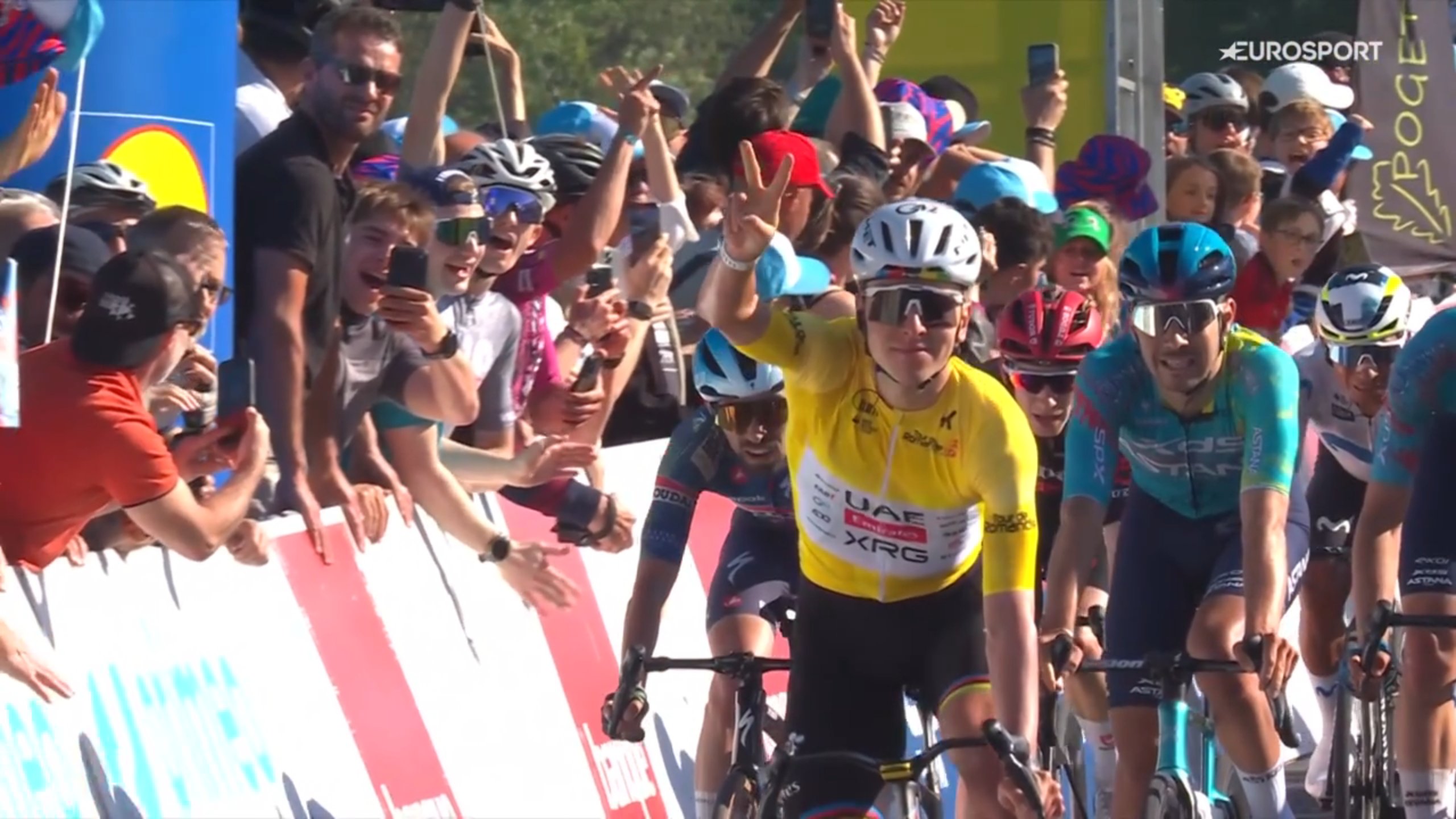 Neverjetna serija se nadaljuje: Tadej Pogačar na dirki po Romandiji znova razred zase