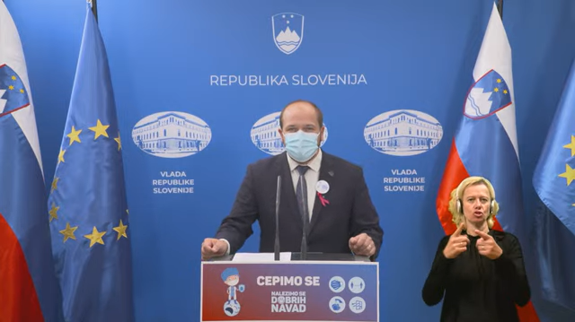 Poklukar: Državljani naj se cepijo tudi proti gripi, lahko tudi hkrati s cepivom zoper covid