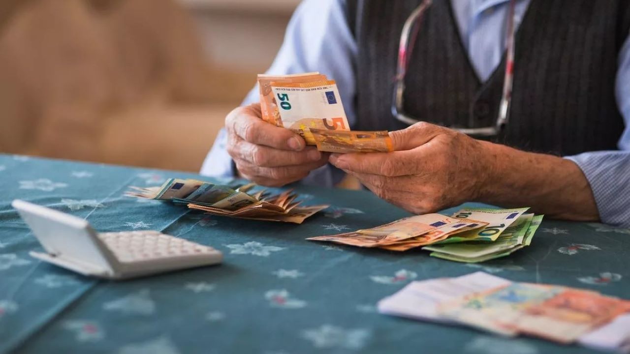 Koliko let po upokojitvi Evropejci še prejemajo pokojnino?