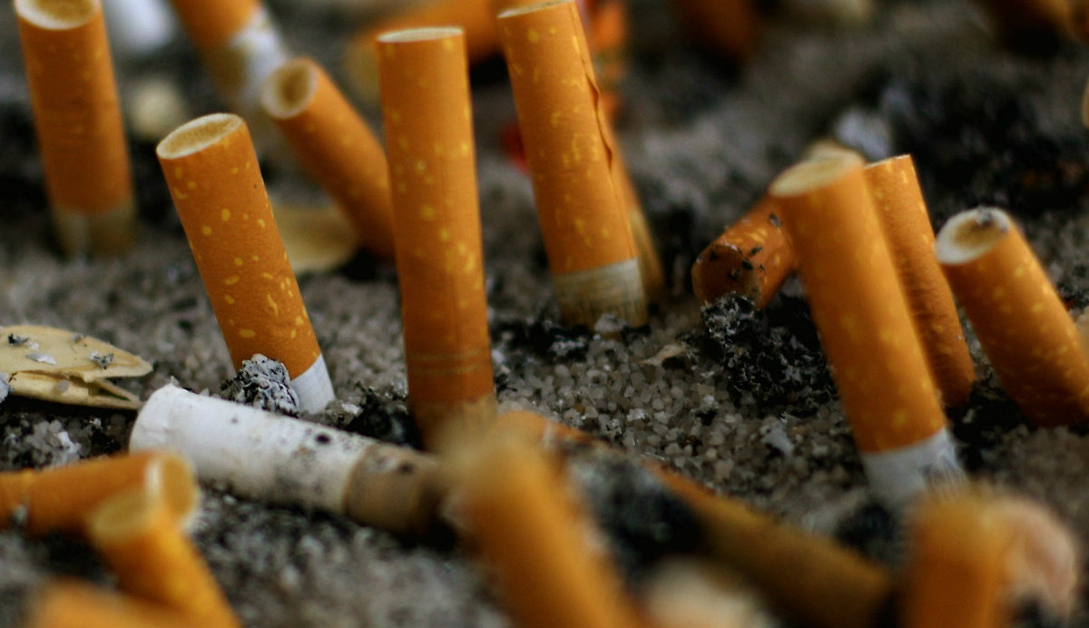 Država napovedala vojno kadilcem