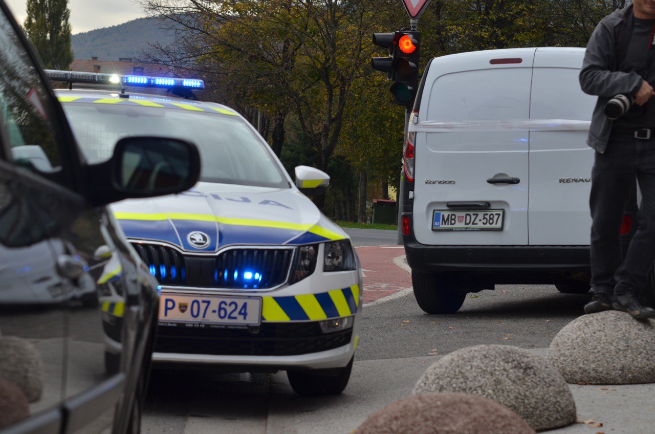 Otrok poškodovan v trčenju s skuterjem v Mariboru, policija išče priče