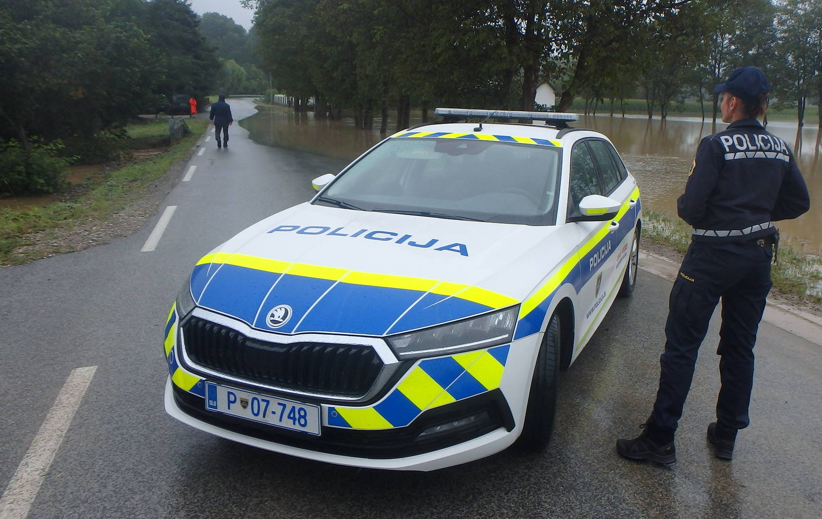 Na mejnem prehodu policisti ustavili Srba, ki je prevažal štiri Kitajce