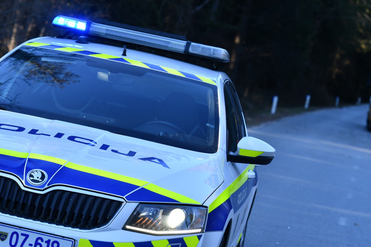 Mariborčan s skoraj dvema promiloma za volan: Trčil v drugo vozilo, nato pa so policisti odkrili še to