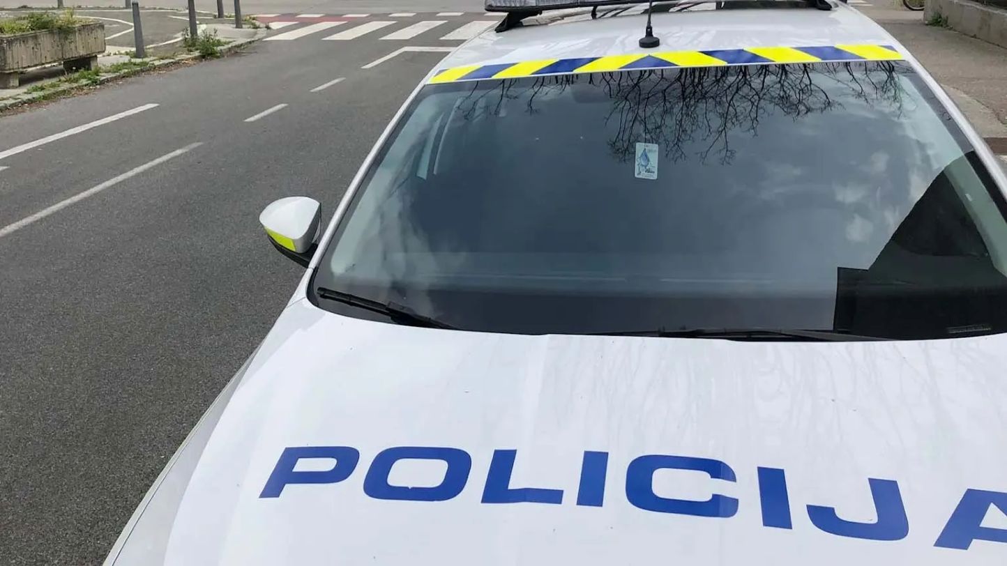Policisti v okolici Maribora zasegli avto pijanemu vozniku brez vozniškega dovoljenja