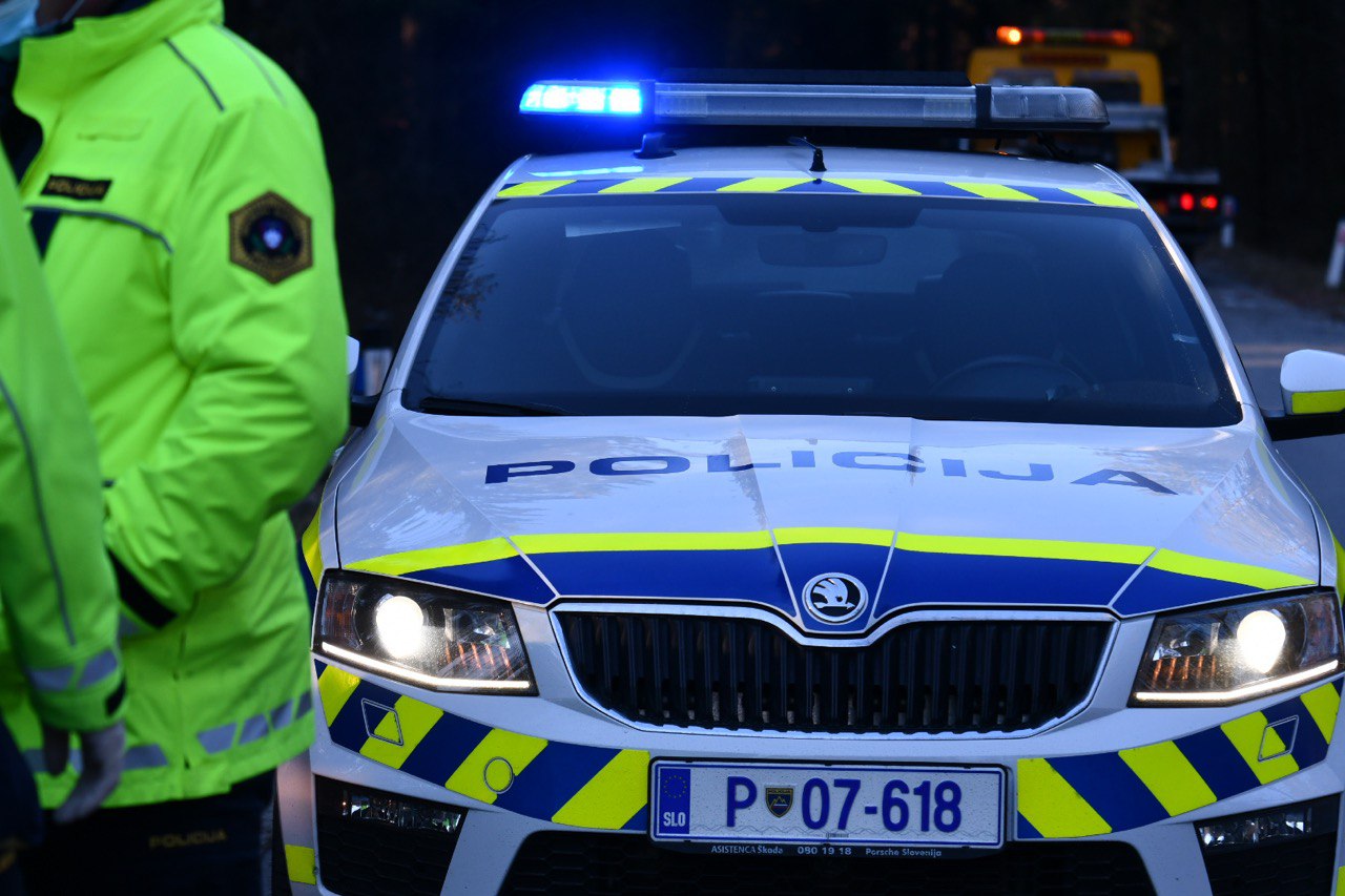 V Mariboru trčila tri vozila, policija prosi za pomoč