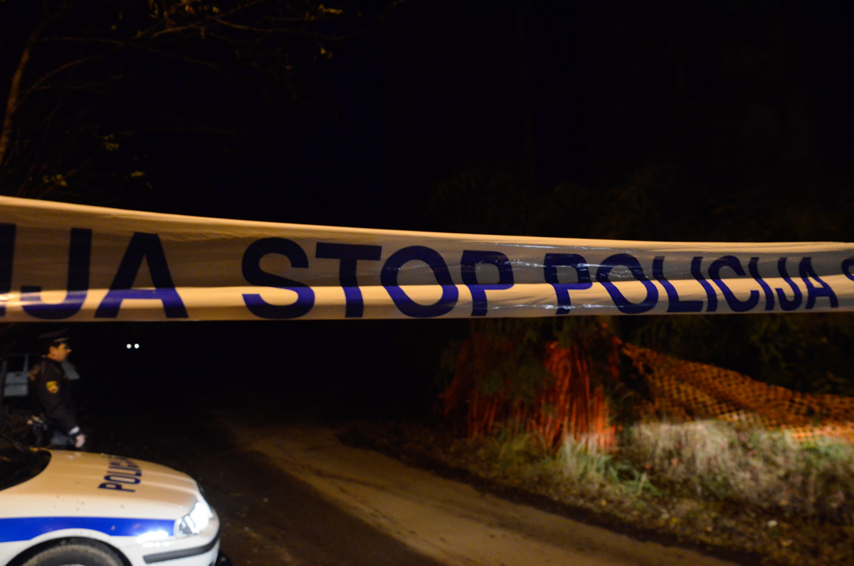 Prebivalce sredi noči prebudil močan pok: Pri trgovini razstrelili bankomat