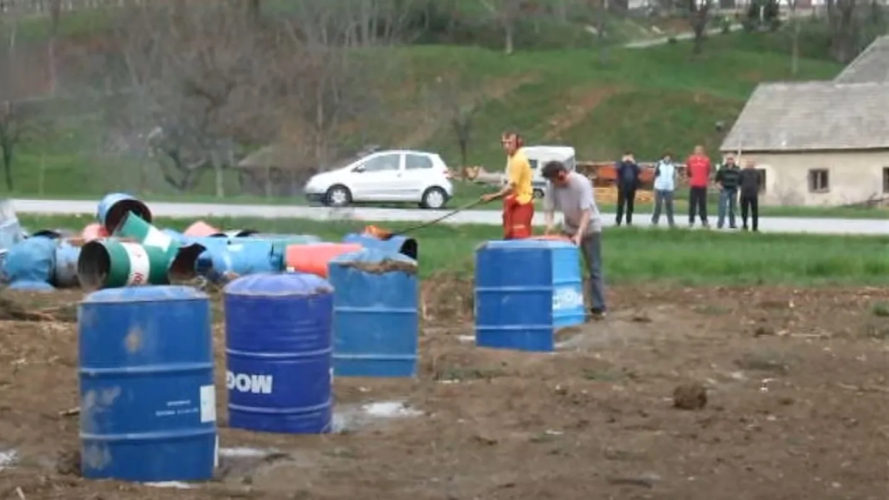 Policija poziva ljudi k previdnosti pri pokanju z možnarji in karbidom