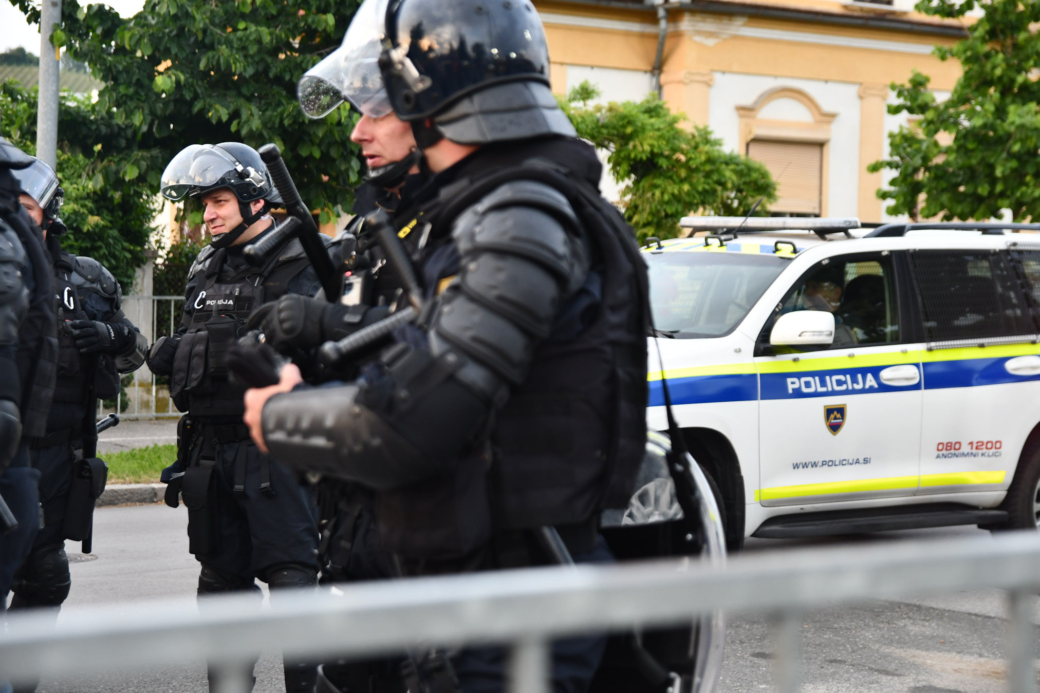 Tako bodo ukrepali policisti, če se bo kdo znašel na prepovedanem območju