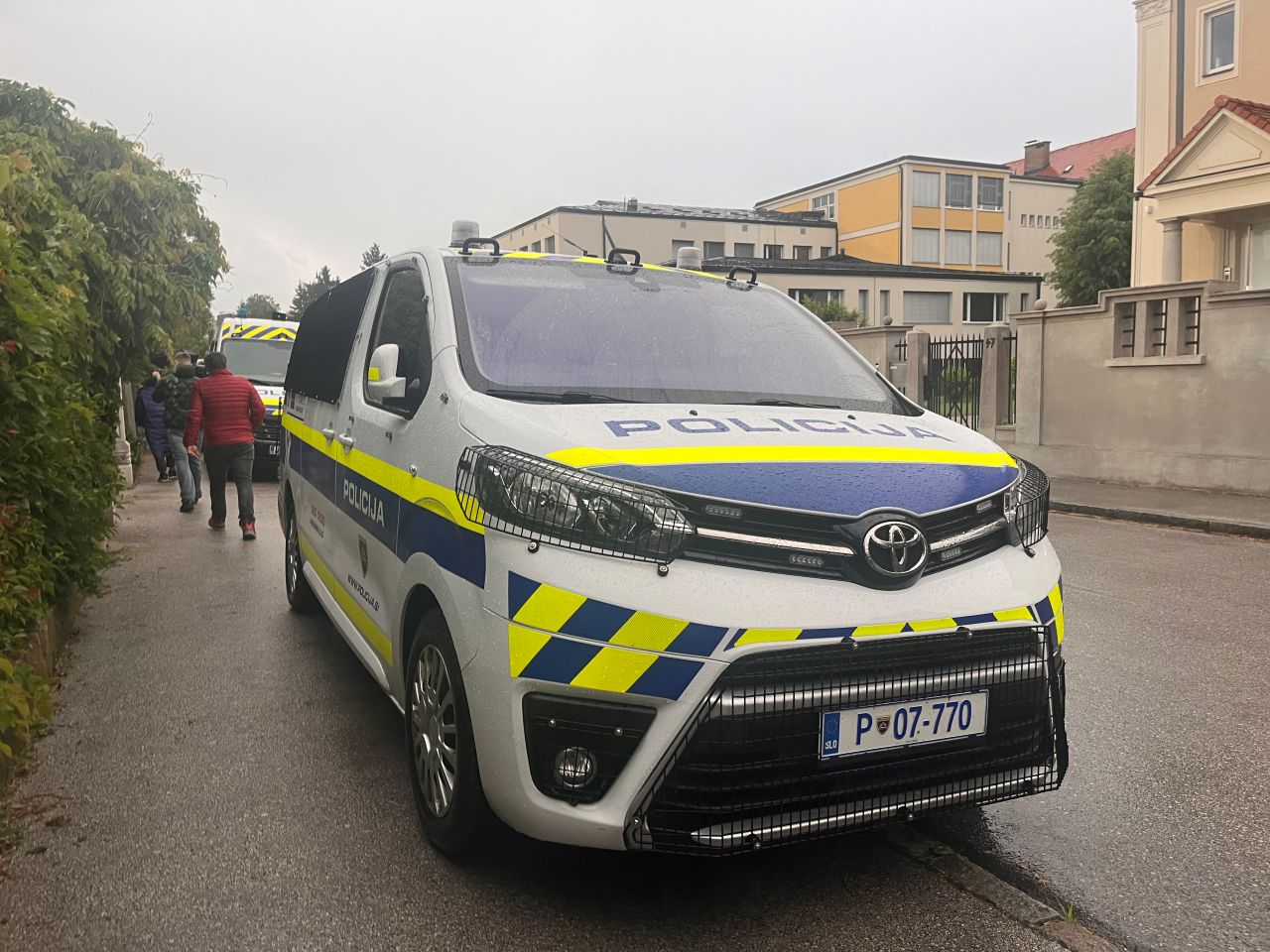 Dva kolesarja huje poškodovana, v enem primeru policisti preiskujejo sum kaznivega dejanja