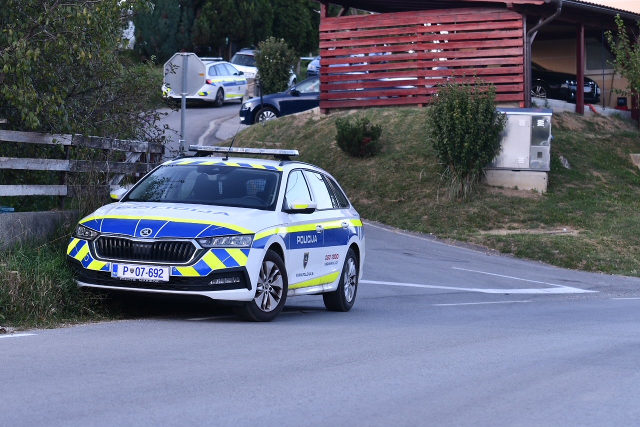V Slovenski Bistrici ukradli stroja za 100.000 evrov, vlom tudi v bližnjo hišo