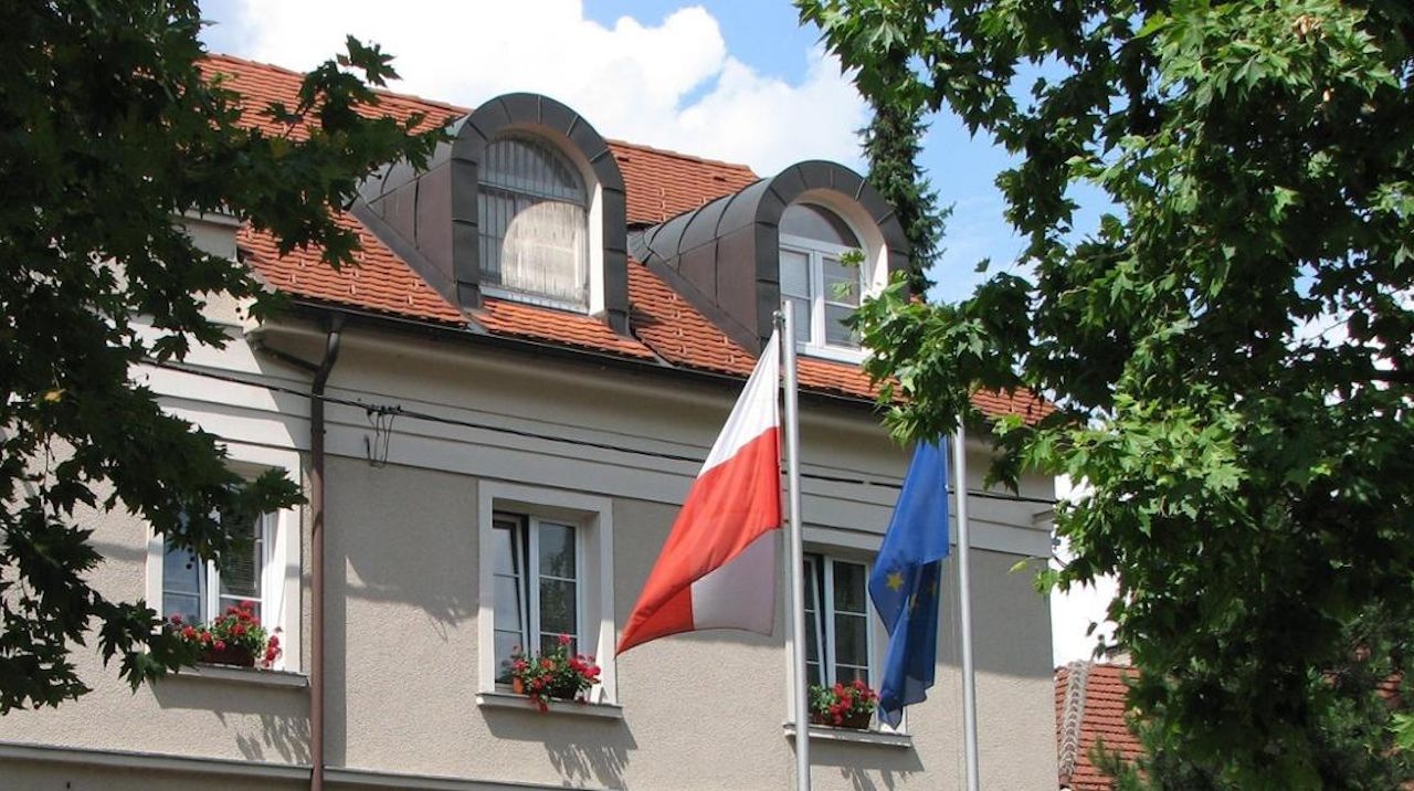V kritičnem stanju: Diplomat padel iz tretjega nadstropja konzularne stavbe v Ljubljani