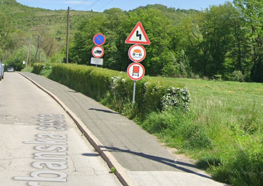 FOTO: Veste, kaj pomeni ta prometna signalizacija v Mariboru?