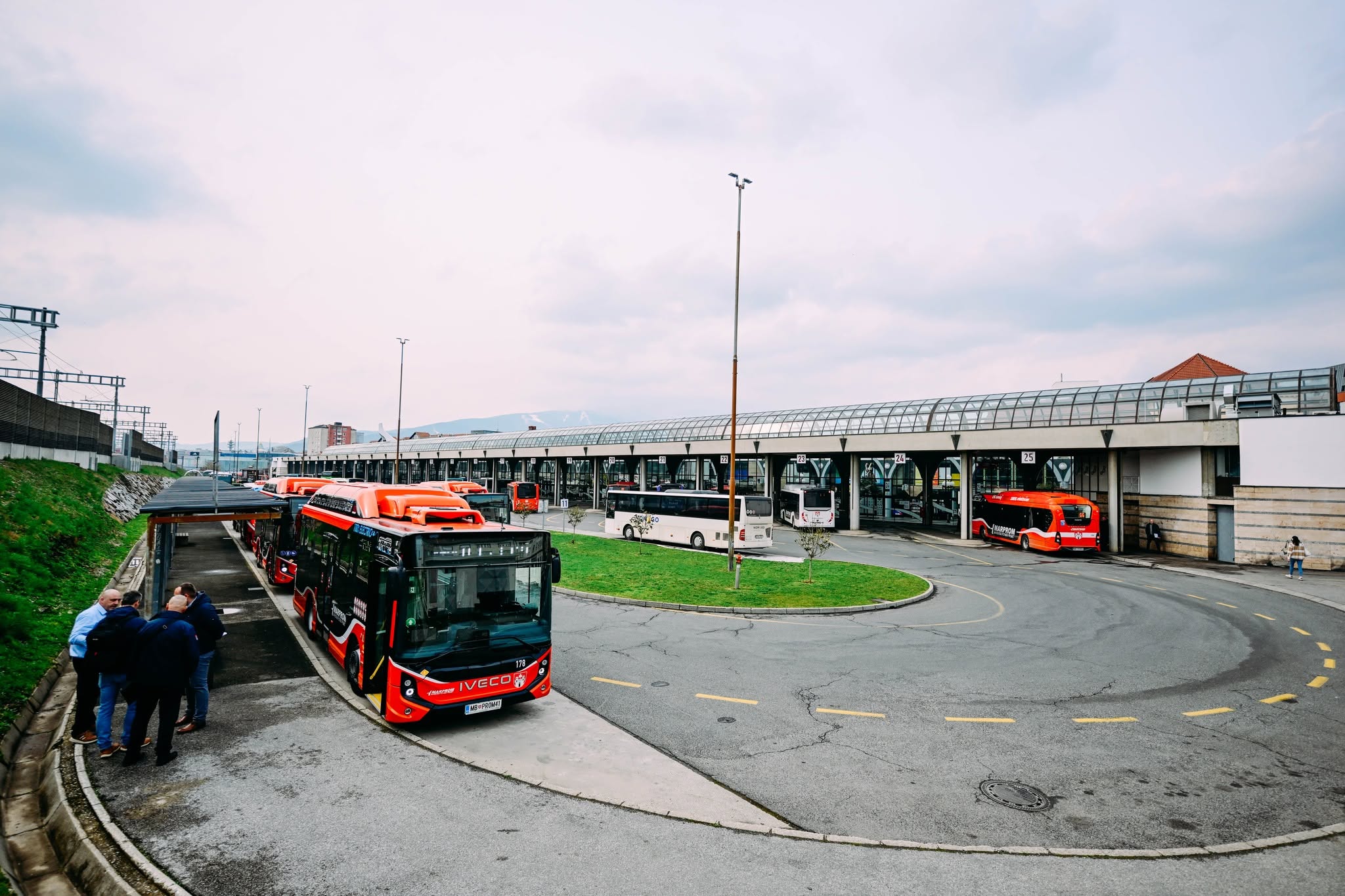 Deset novih polnilnic na Avtobusni postaji Maribor za električni vozni park