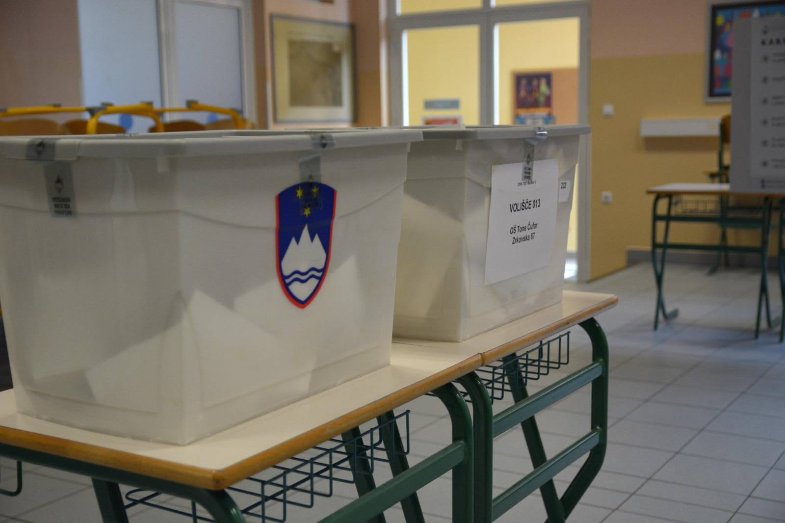 Referendum o volilni pravici tujcev naj bi padel v vodo: To je razlog