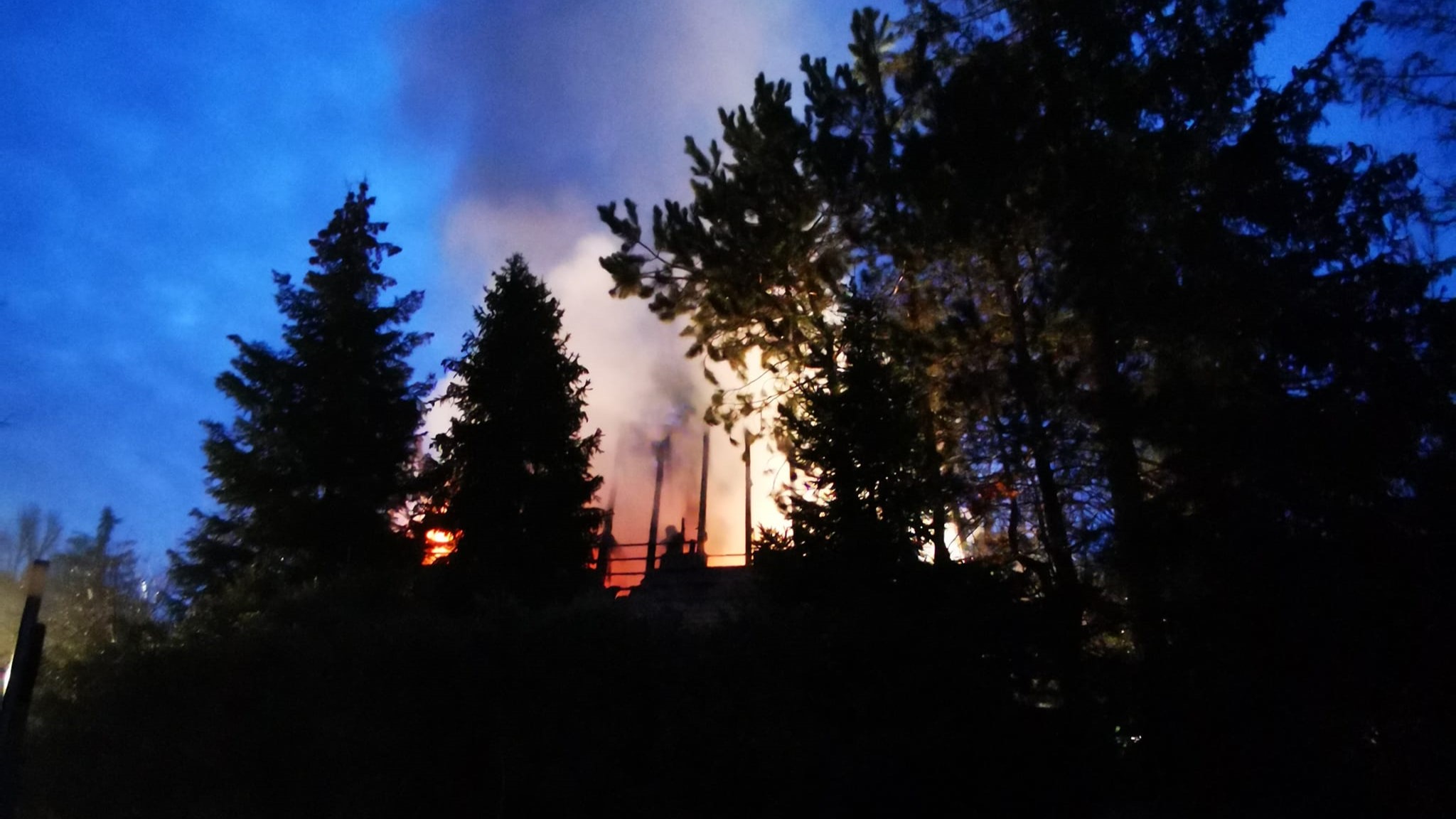 FOTO: Tragično, pogasili požar in našli truplo