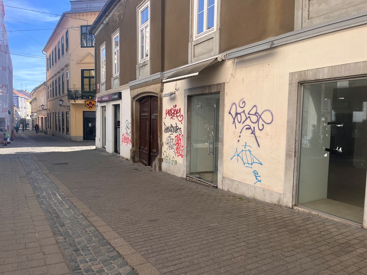 Prazno mestno jedro: Mariborčanka predlagala rešitev za prazne lokale, občina pa o zakonskih ovirah