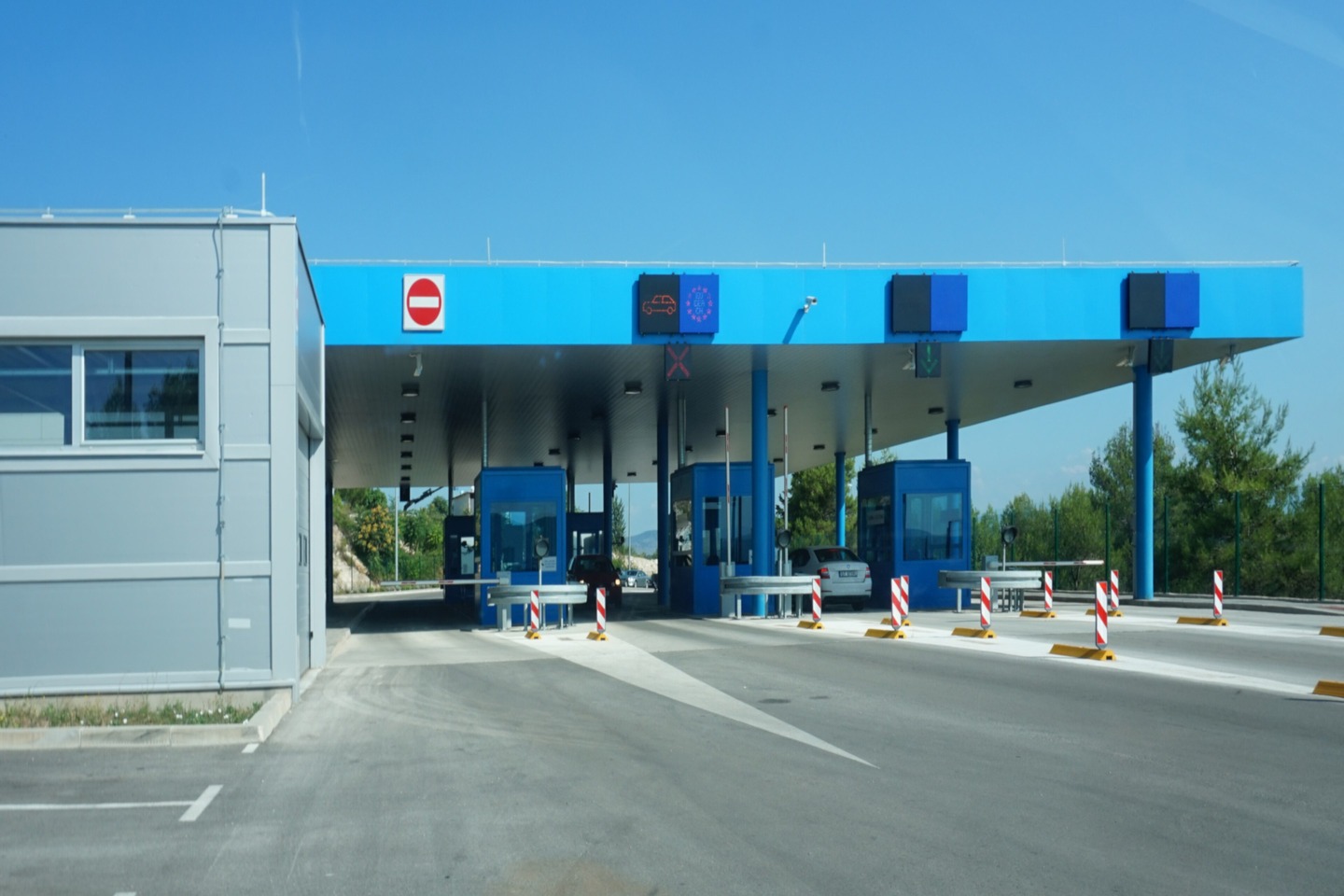 Pravice potnikov: Kdaj in kako vas lahko pregleda carinik