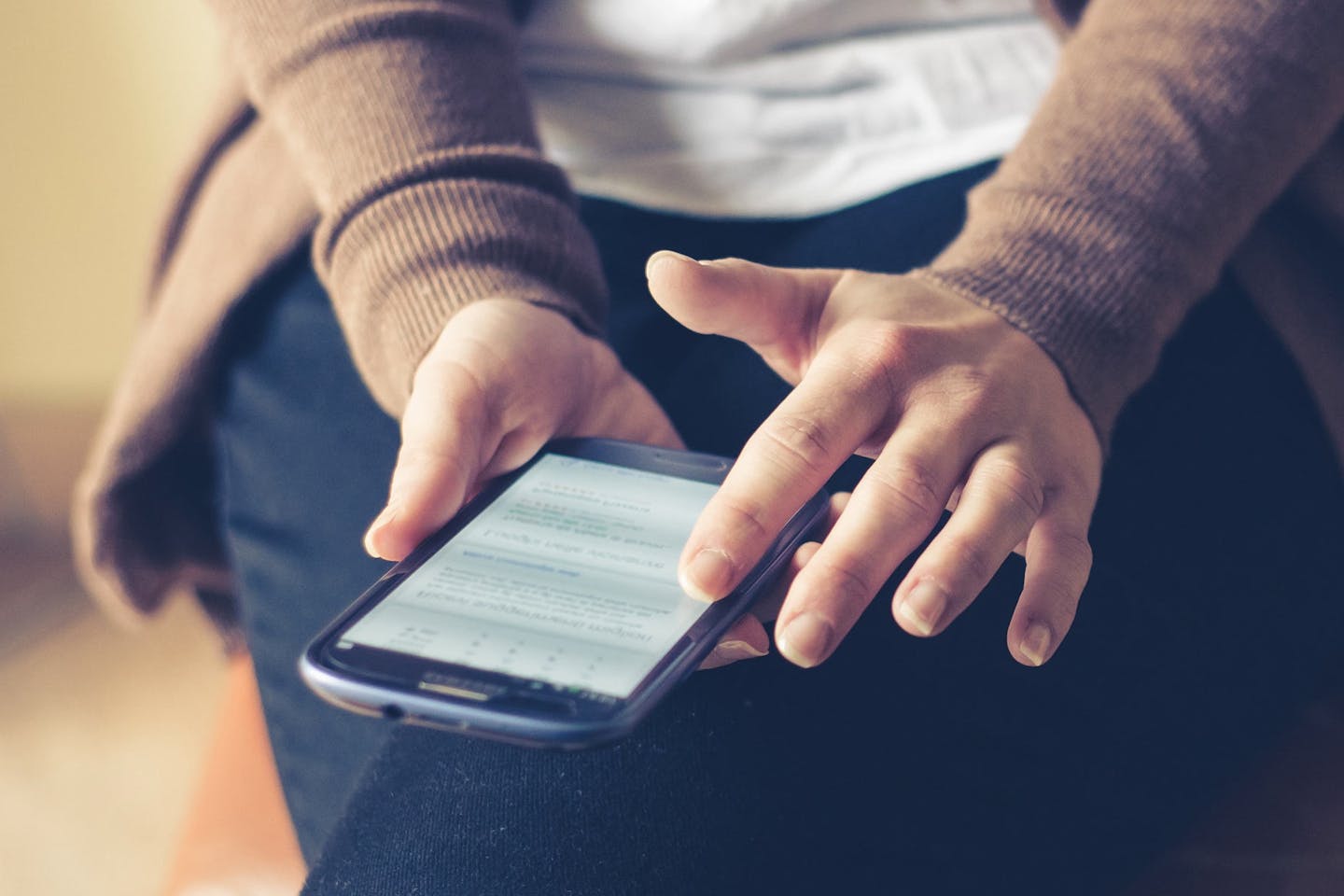 Prepovedi družbenih omrežij za mlajše od 16 let še ne bo