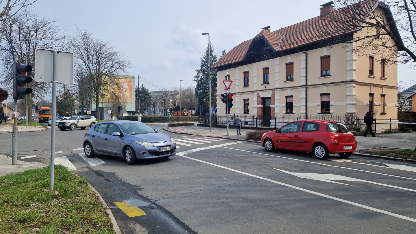 Manj čakanja na semaforjih: Po zaslugi novih križišč bodo imeli avtobusi prednost
