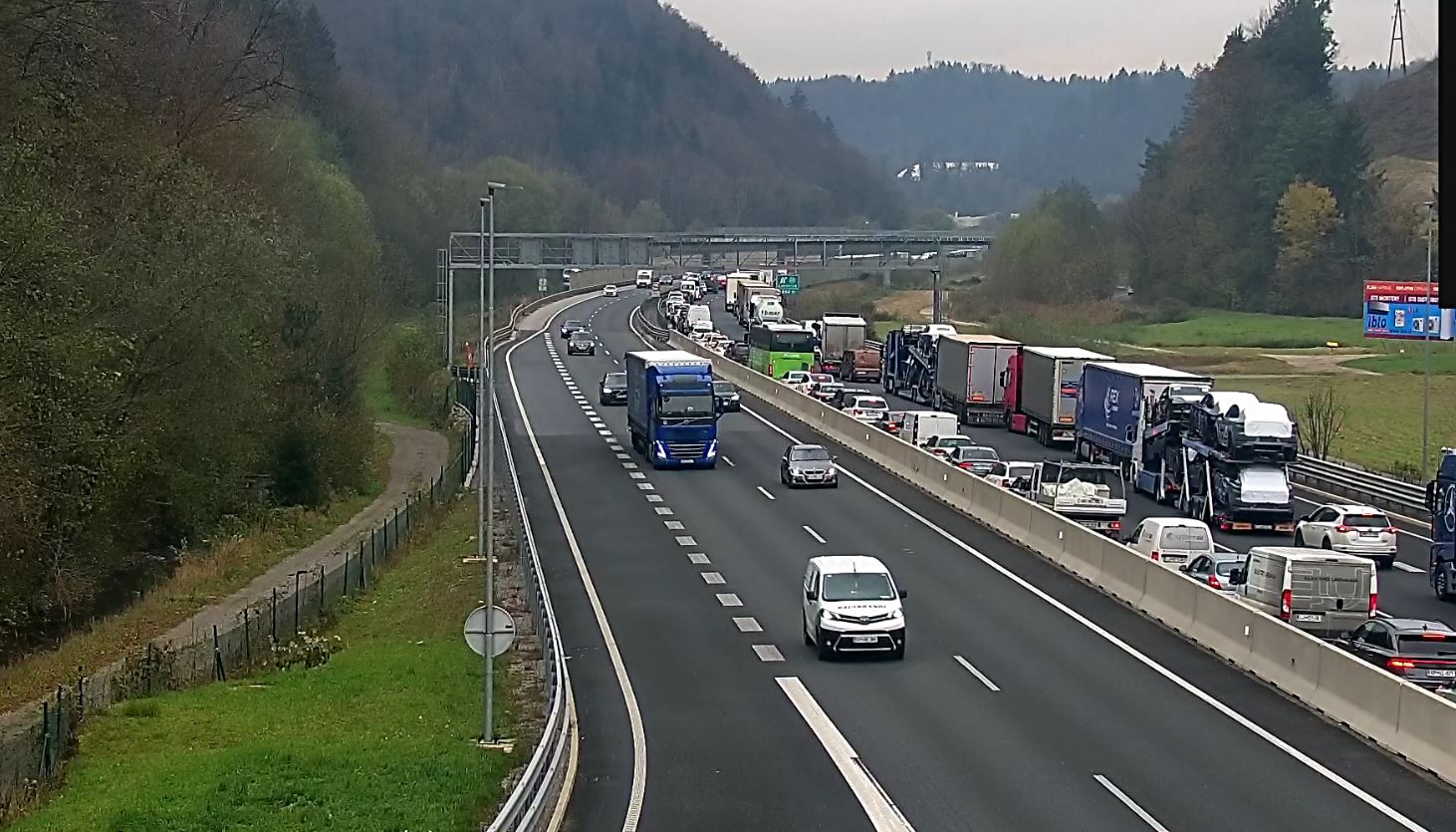 FOTO: Zaradi nesreče zaprta štajerska avtocesta, nastal je zastoj