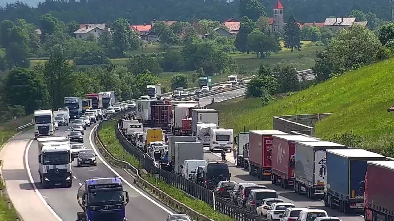 Toliko ur svojega življenja pustimo v prometnih zastojih: Številke vas bodo presenetile