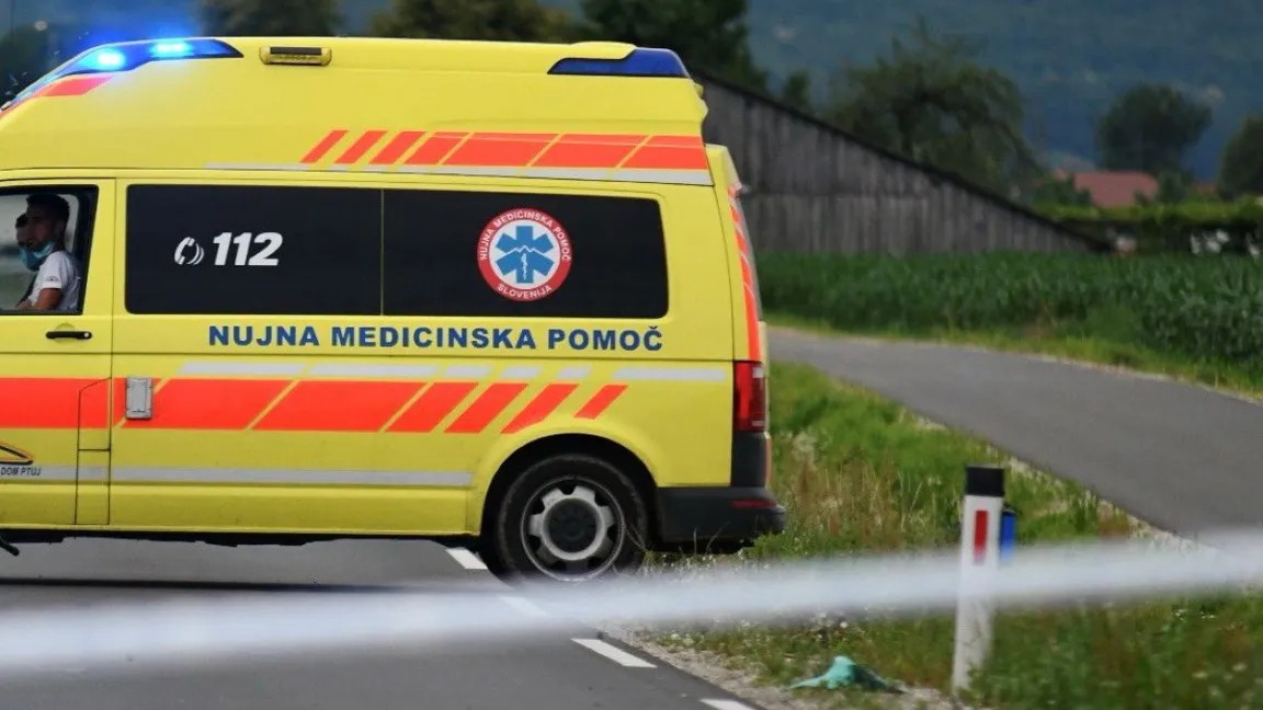 Tragična prometna nesreča na slovenskih cestah, umrla motoristka