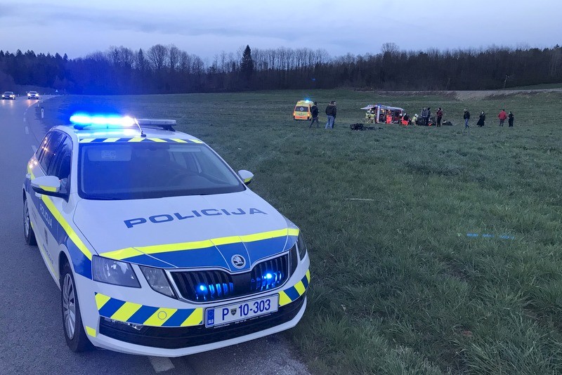 FOTO: V prometni nesreči, v kateri je bil udeležen Aljoša Matko šest poškodovanih