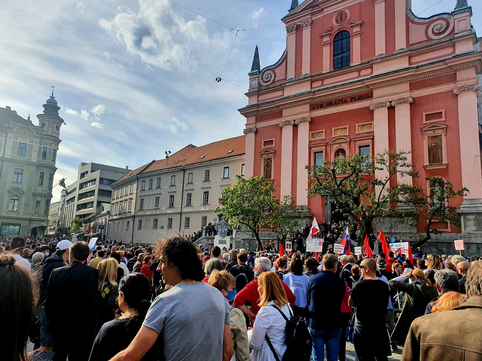 Janša proteste označil za zločin