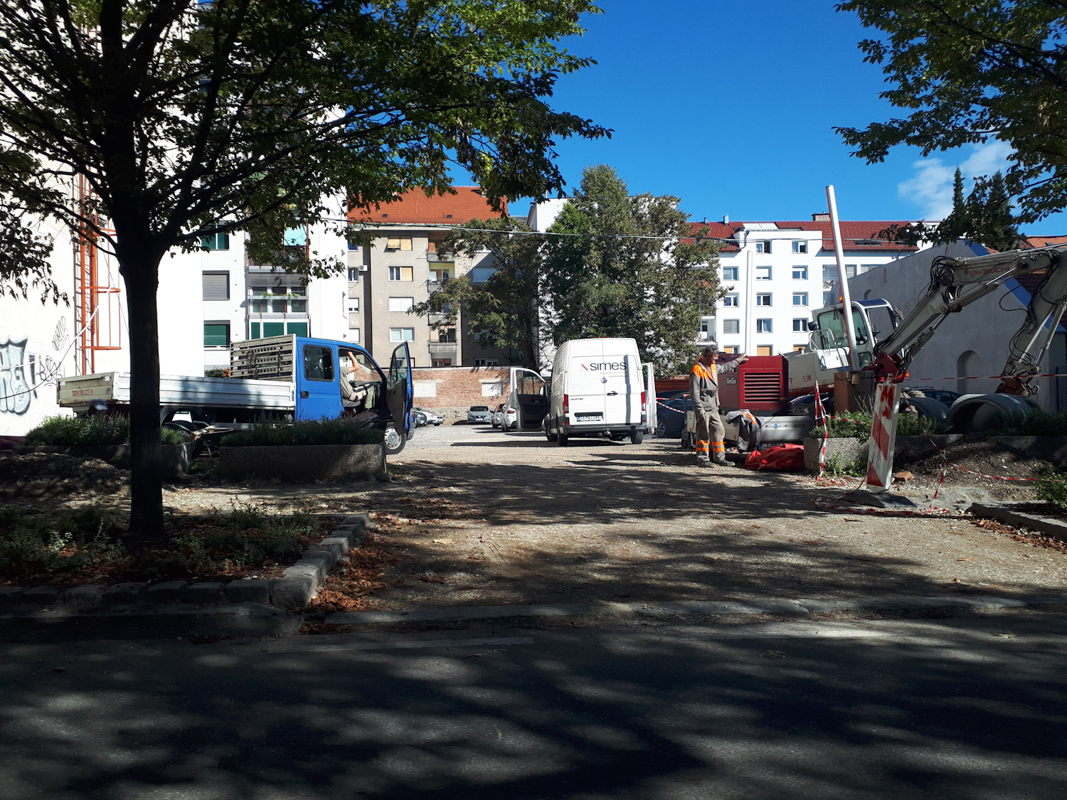 FOTO: Rešitev za Mariborčane ob pomanjkanju parkirišč: Občina ponuja štirikrat dražje parkiranje v omejenem času