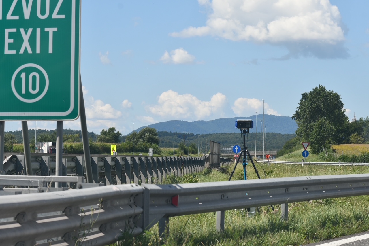 Sekcijsko merjenje hitrosti pod vprašajem zaradi manjkajočega certifikata