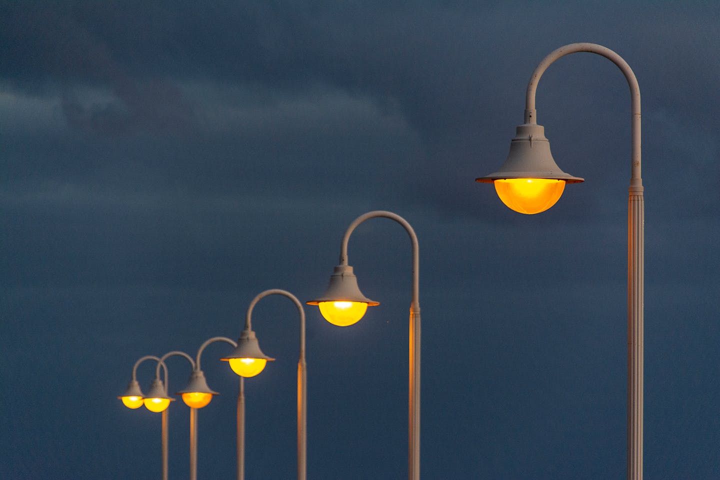 Novost na ulicah: Prižiganje ulične razsvetljave s pomočjo aplikacije