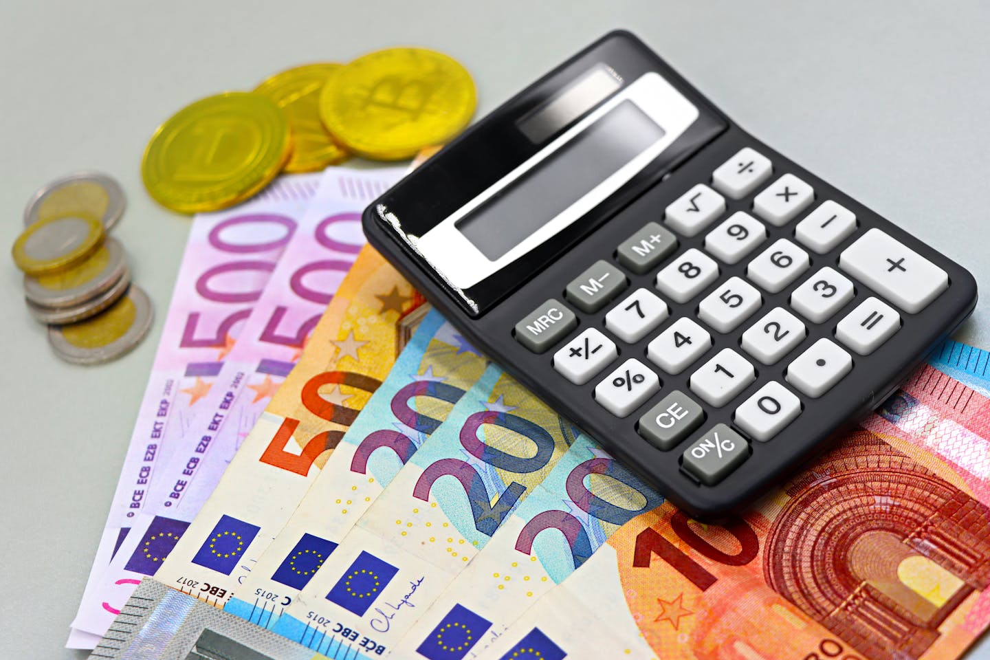 Bi zaposleni poleg božičnice lahko prejejeli tudi jesenski regres?