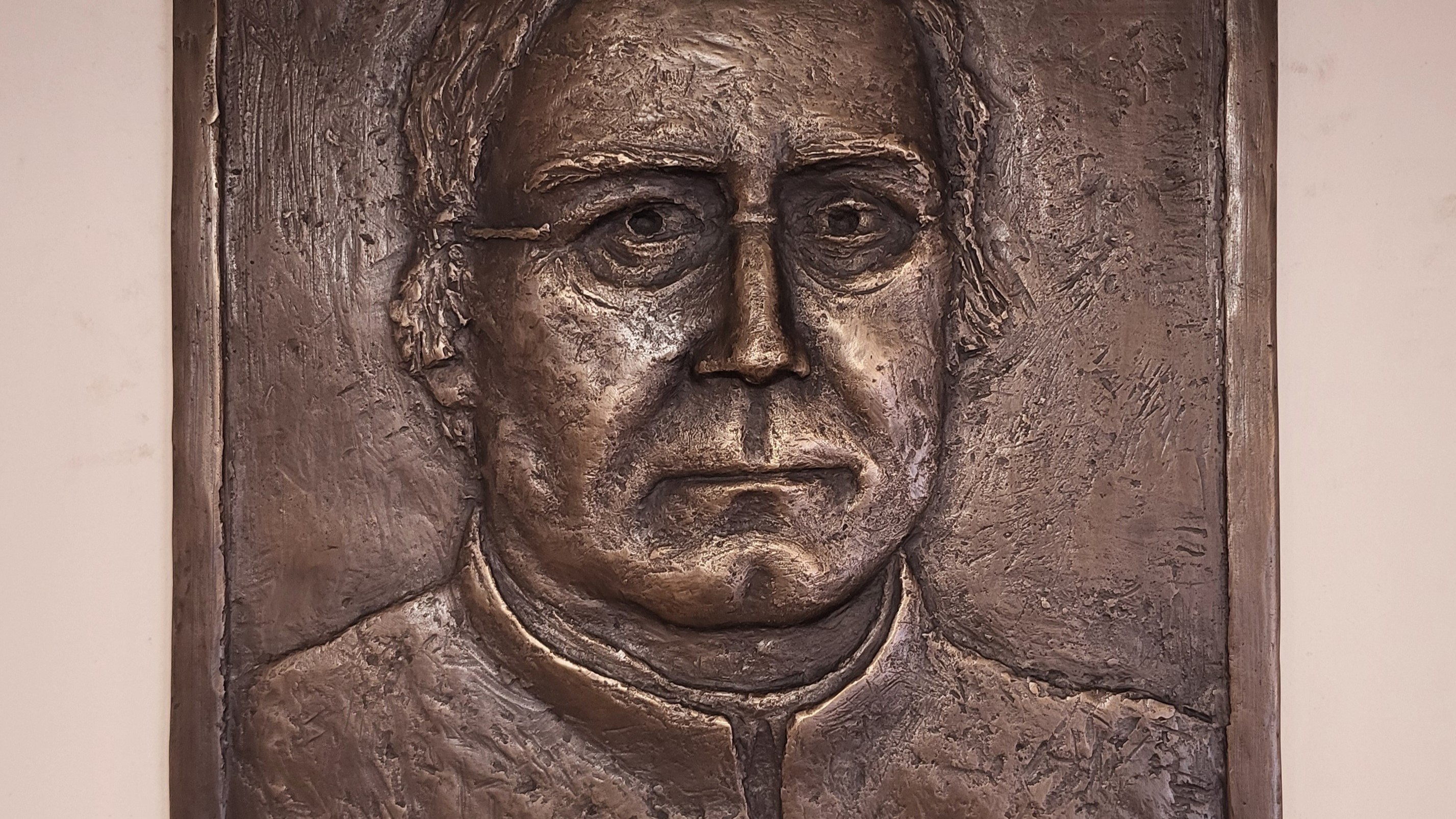 V hoški nadžupniji odkrili relief duhovnika in jezikoslovca Antona Murka