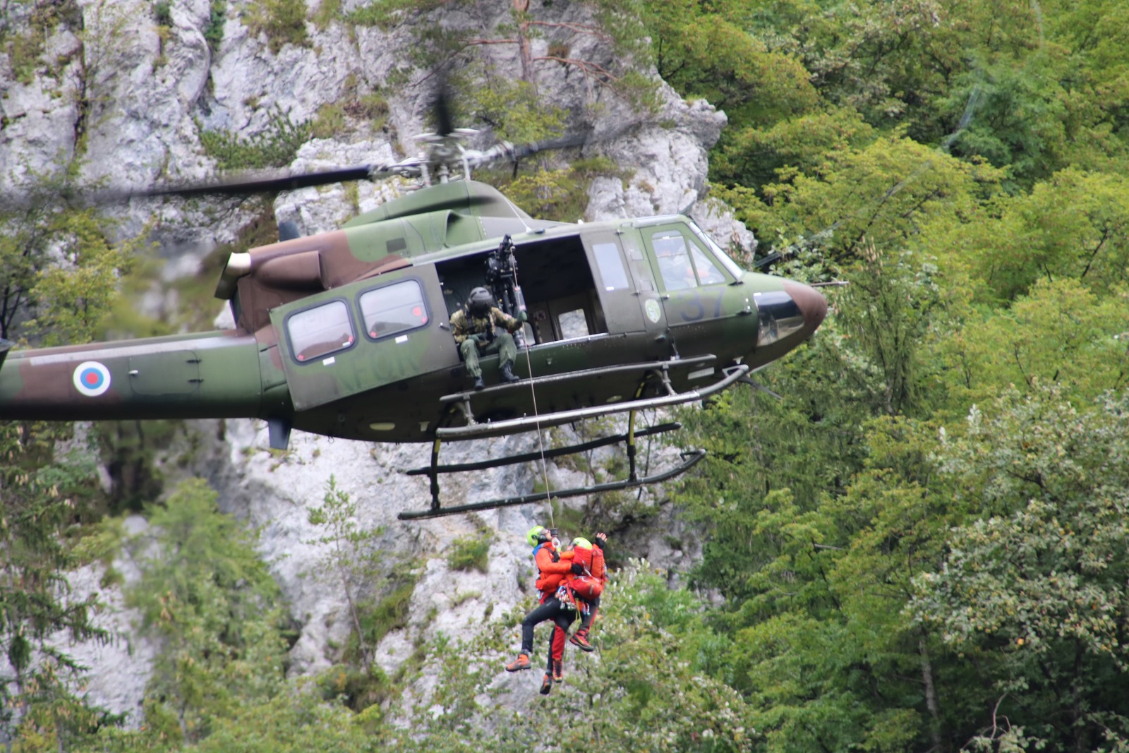 Slovenski davkoplačevalci plačujejo reševanje turistov: Je na vidiku sprememba?