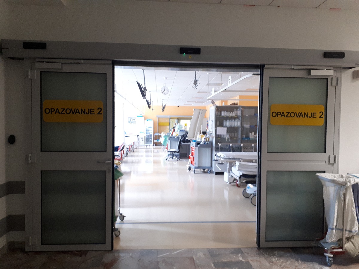 V UKC Maribor zaradi virusnih obolenj zasedene vse postelje na pediatriji