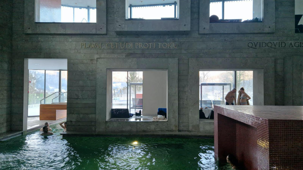 Zasebni dogodek, javni škandal: Kaj se je dogajalo v Rimskih termah?