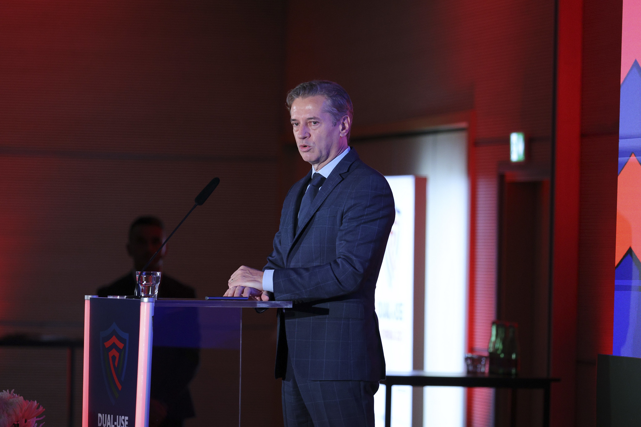 Golob vztraja pri obvezni božičnici: Izjeme le, če se z njimi strinjajo zaposleni