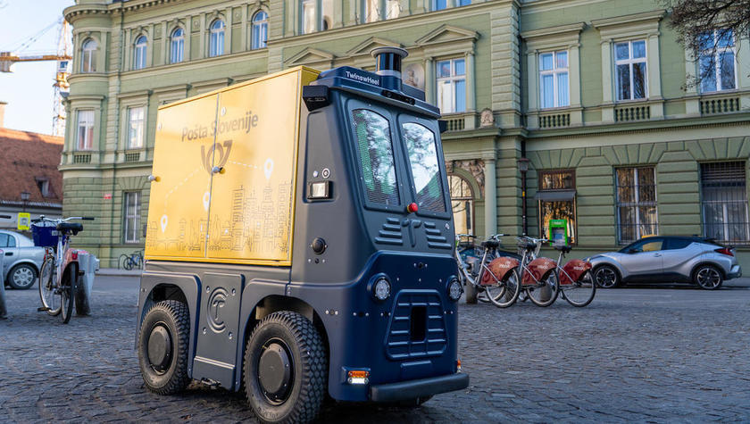 Nam bodo pakete v Sloveniji kmalu dostavljali roboti?