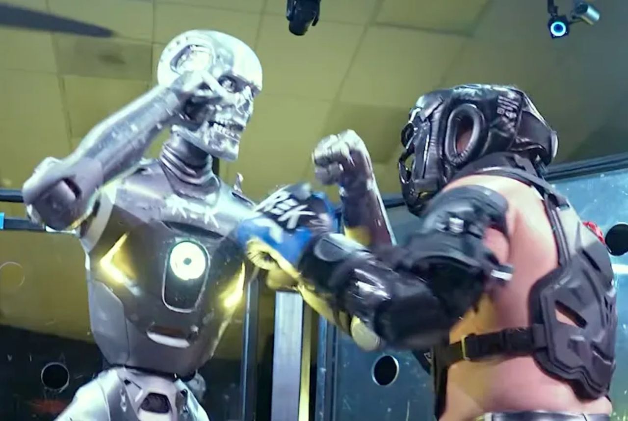 Pozabite na ilegalne pasje borbe: Človek proti robotu v kletki, brutalen spektakel, ki ga želijo oblasti ustaviti (VIDEO)