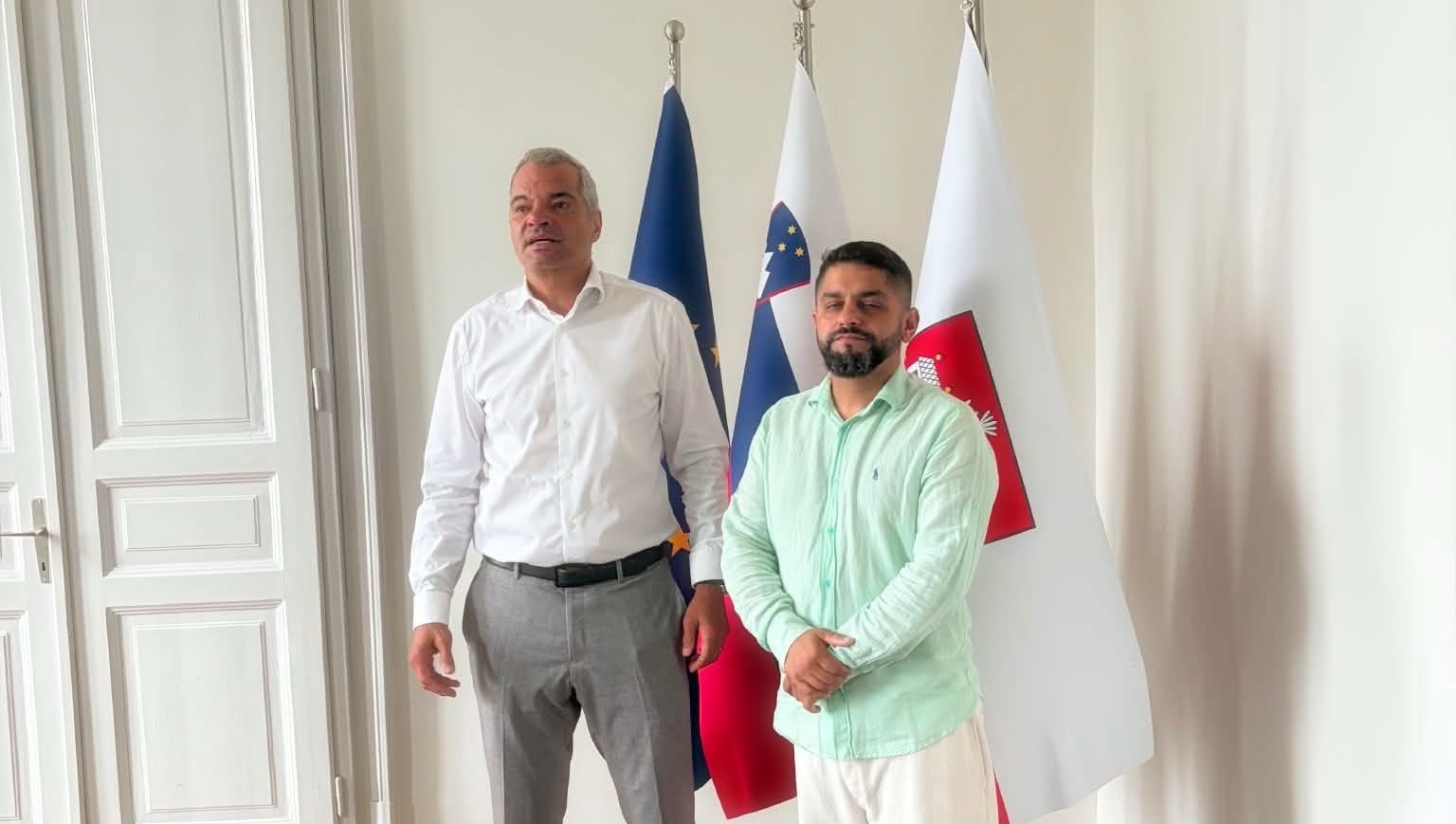 Predstavnik romskega društva razočaran po sestanku z županom: Občina razložila, kje se je zataknilo