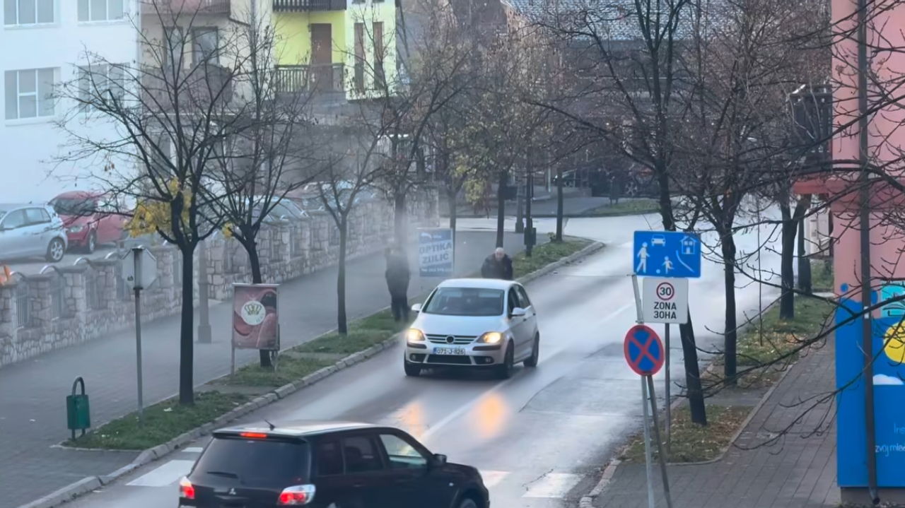 Rop zlatarne v Kalesiji: Storilci truplo med begom odvrgli iz vozila (VIDEO)