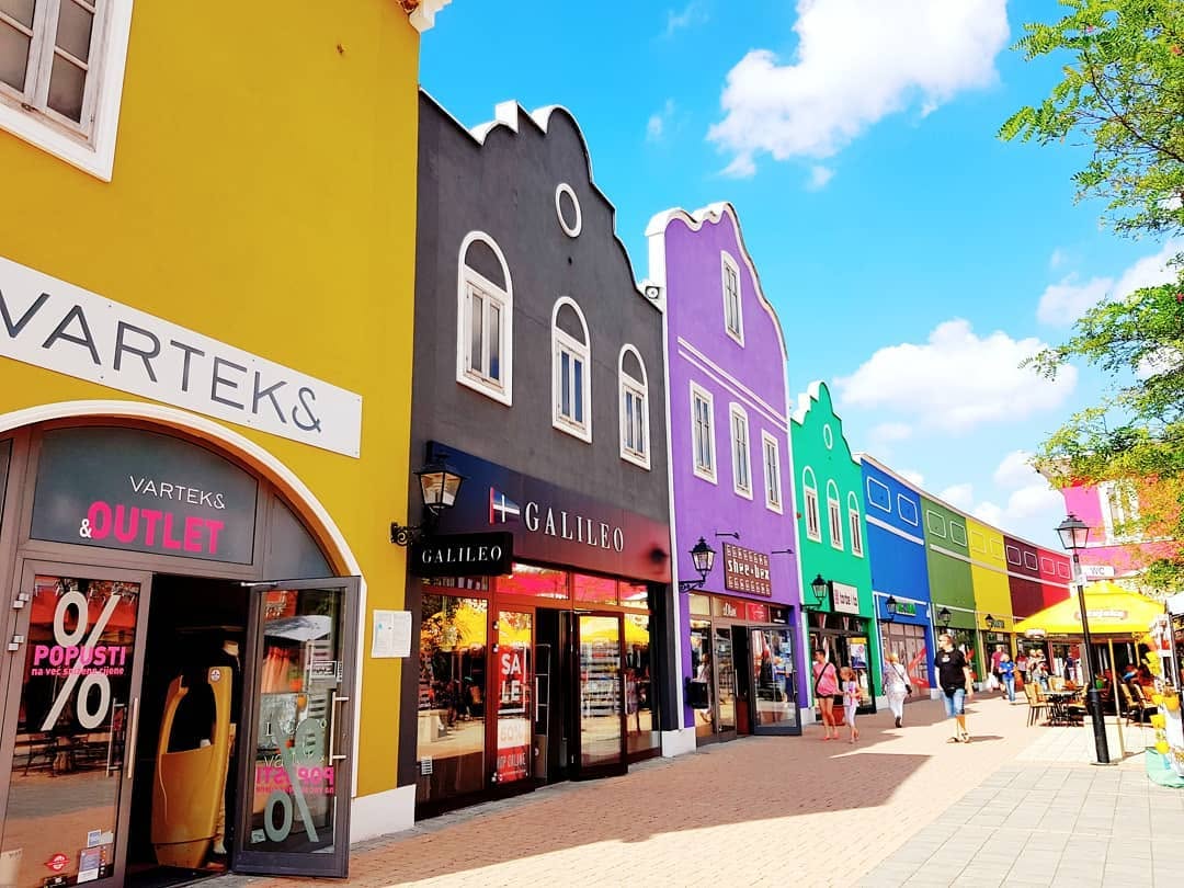 Velike finančne težave: Priljubljeni outlet center za oblačila blizu Maribora gre na dražbo