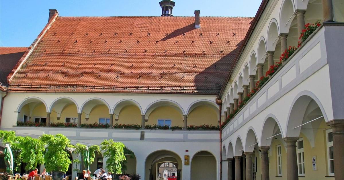 Od danes poroke v Rotovžu več niso možne