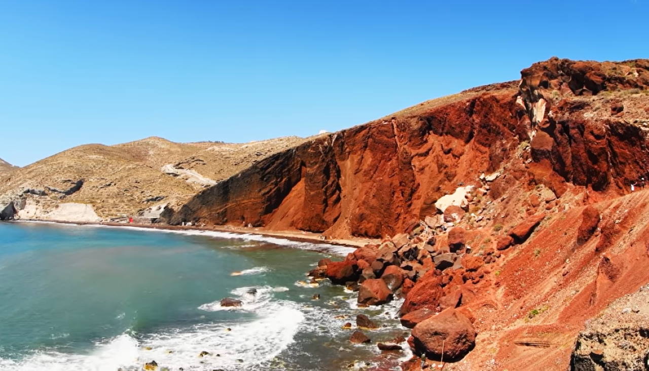 Razglasili izredne razmere: Uničena je tudi ena najbolj znamentih plaž