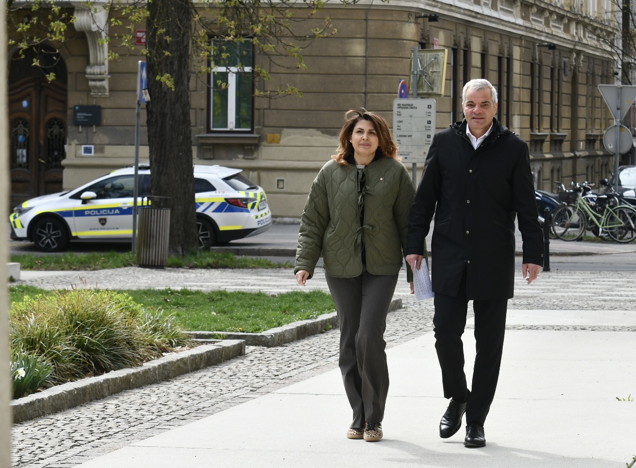 Županu Arsenoviču tajno prisluškovali: Sumijo ga, da je zahteval 200.000 evrov podkupnine